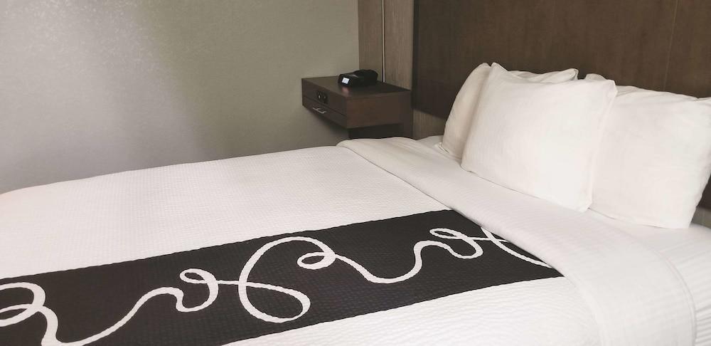 La Quinta By Wyndham Anchorage Airport Hotel Bagian luar foto