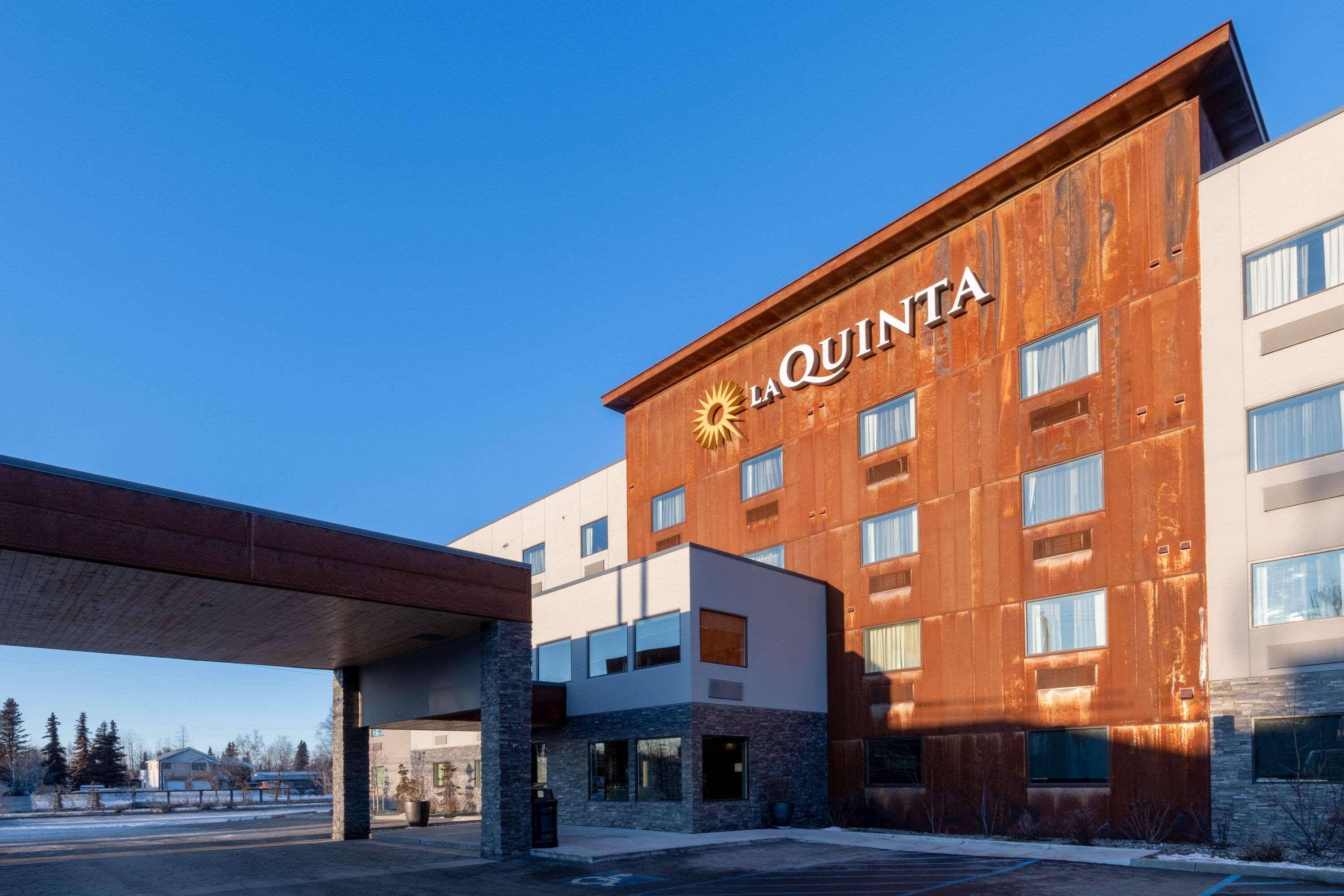 La Quinta By Wyndham Anchorage Airport Hotel Bagian luar foto
