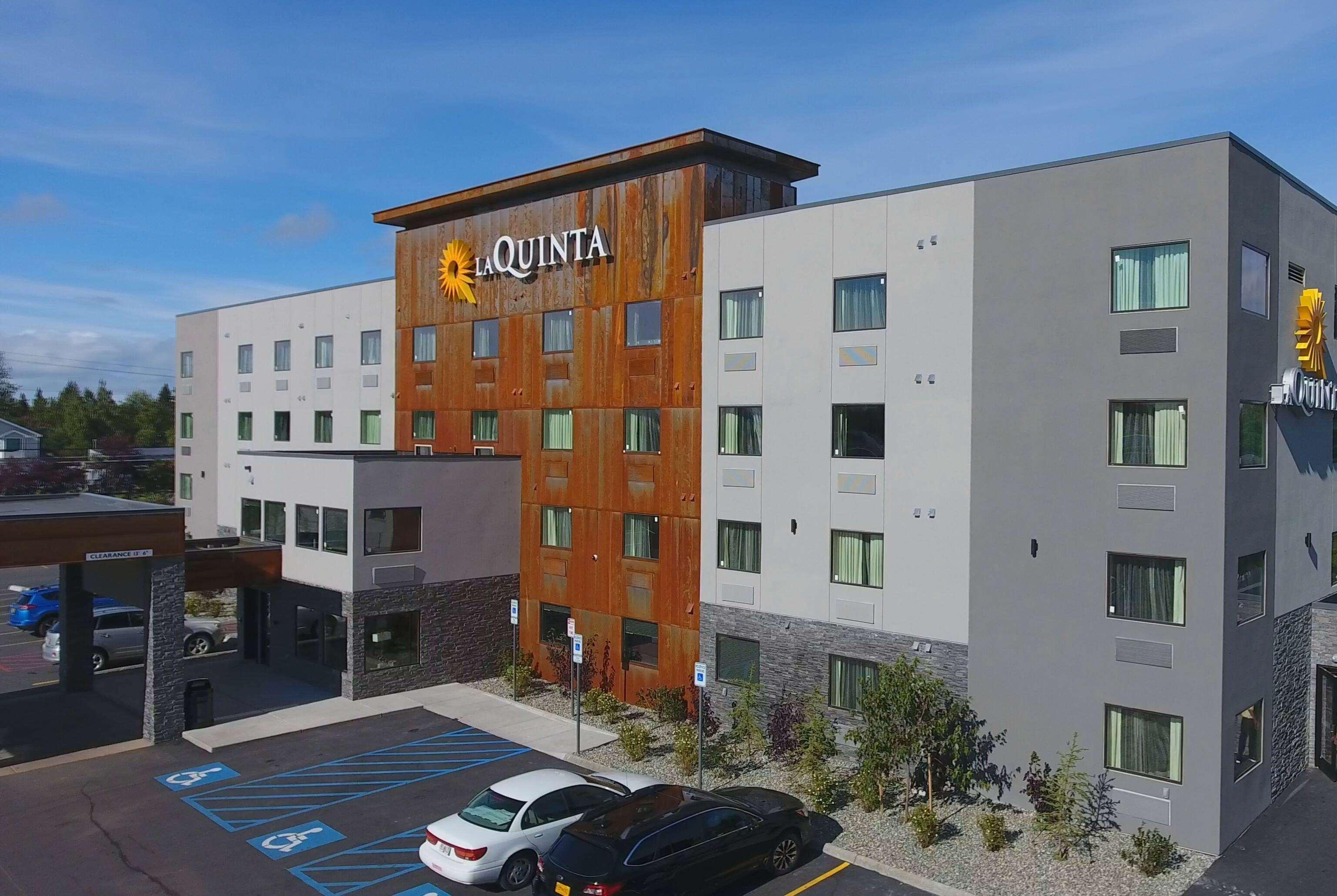 La Quinta By Wyndham Anchorage Airport Hotel Bagian luar foto