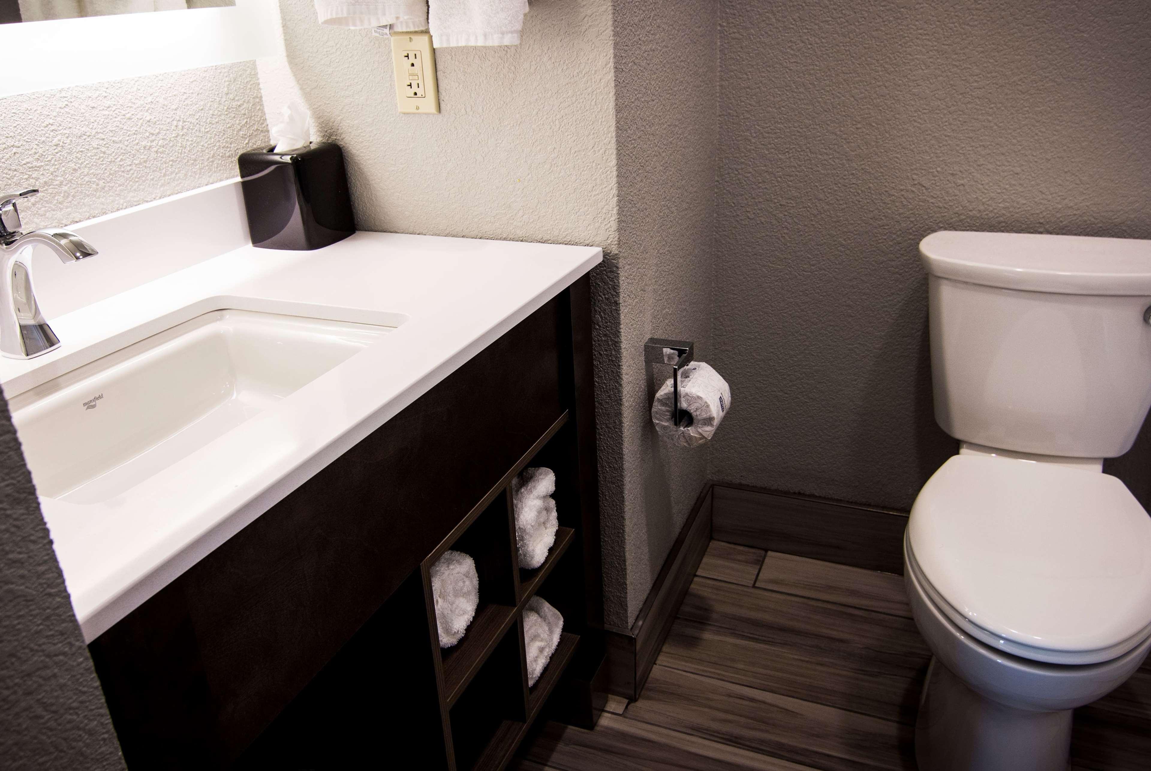 La Quinta By Wyndham Anchorage Airport Hotel Bagian luar foto