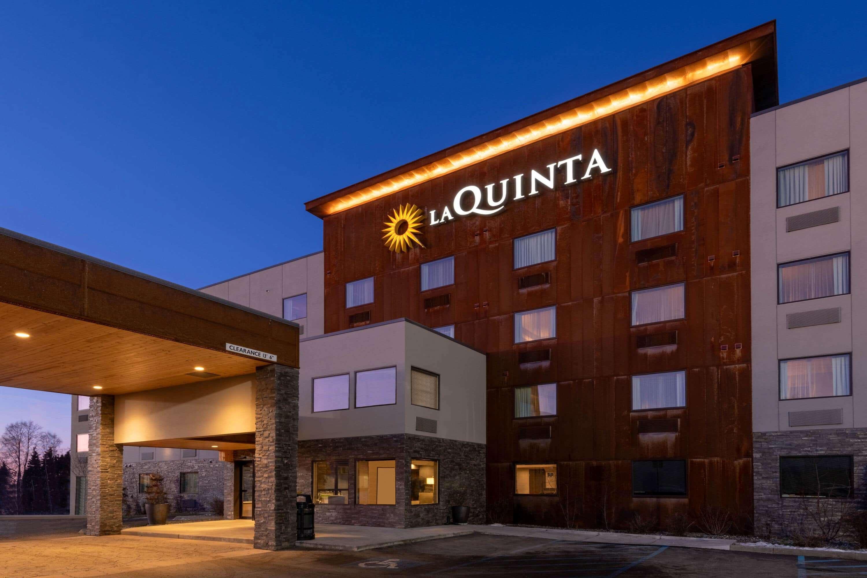 La Quinta By Wyndham Anchorage Airport Hotel Bagian luar foto
