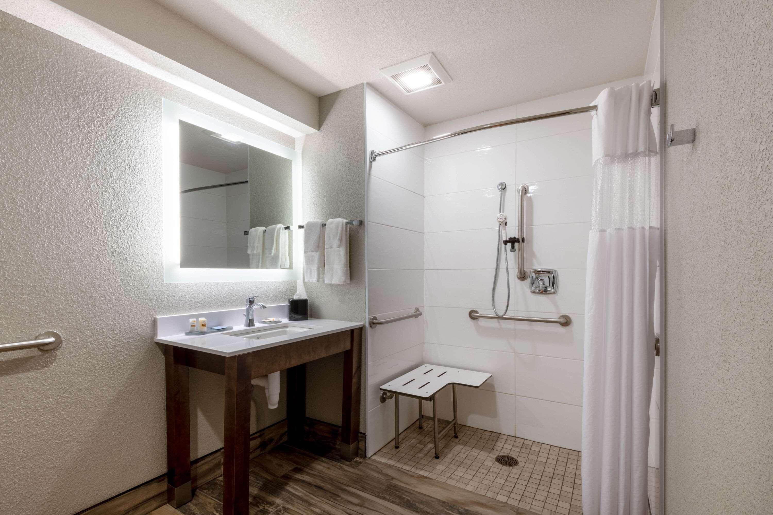 La Quinta By Wyndham Anchorage Airport Hotel Bagian luar foto