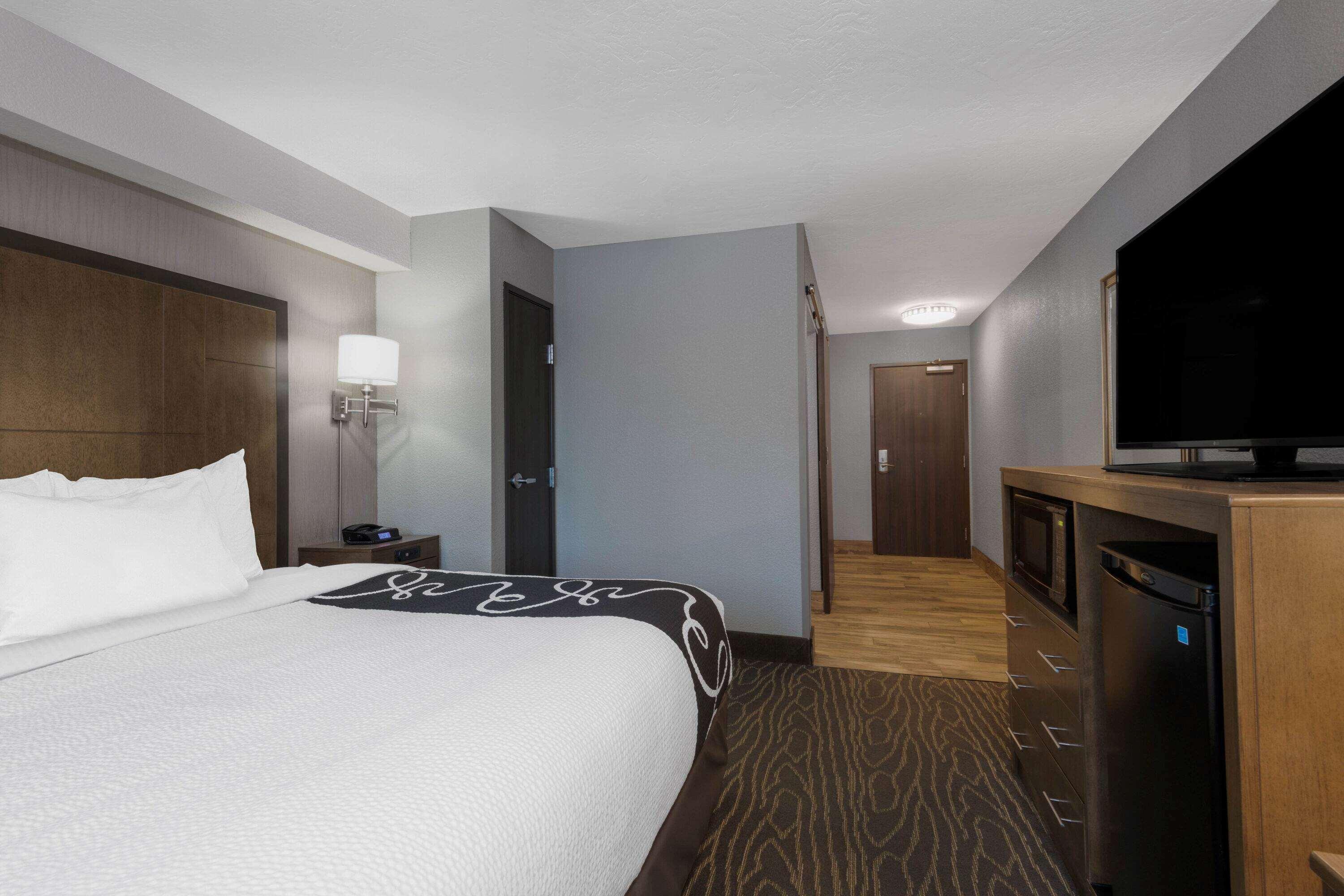 La Quinta By Wyndham Anchorage Airport Hotel Bagian luar foto