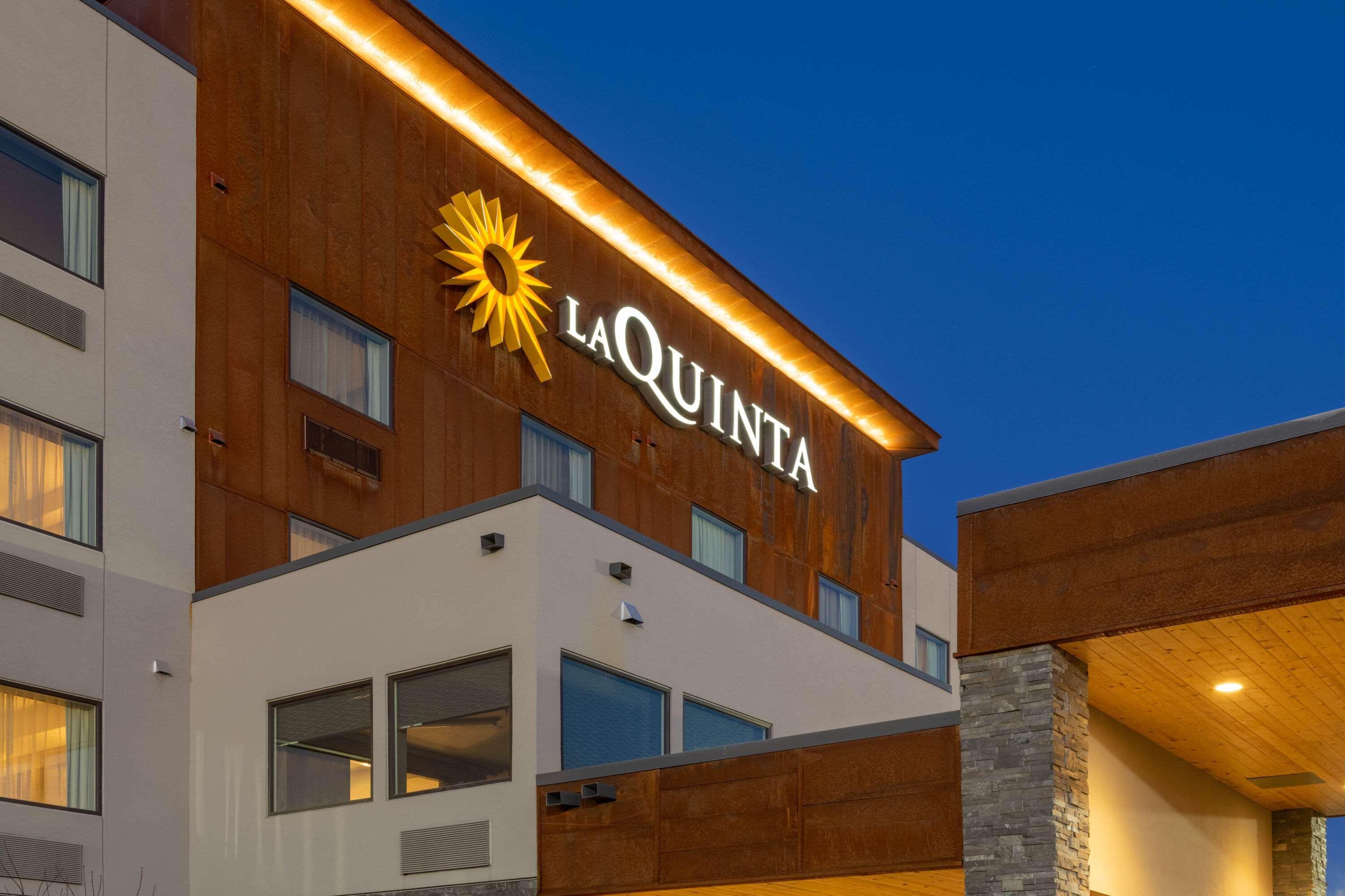 La Quinta By Wyndham Anchorage Airport Hotel Bagian luar foto