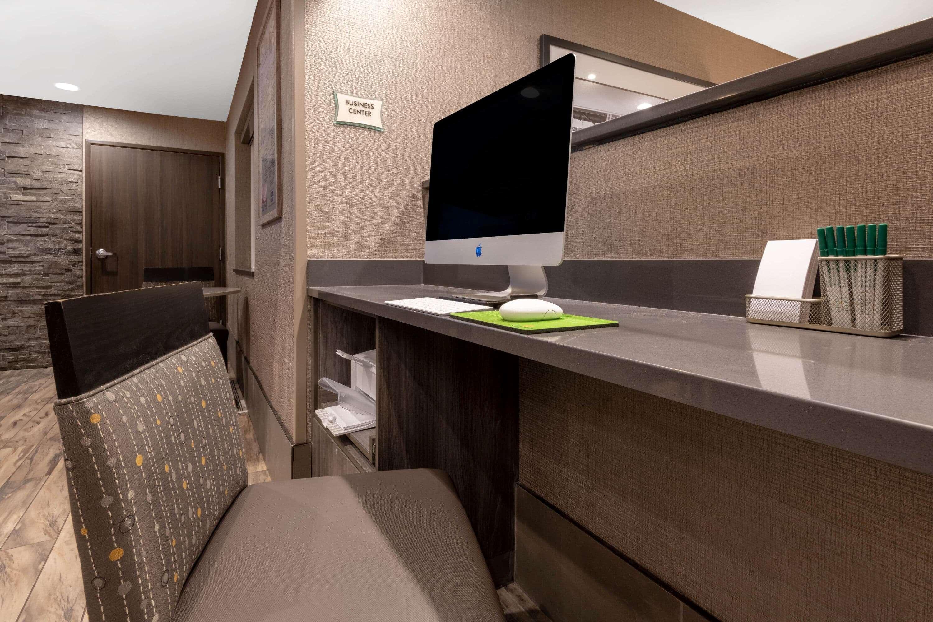 La Quinta By Wyndham Anchorage Airport Hotel Bagian luar foto