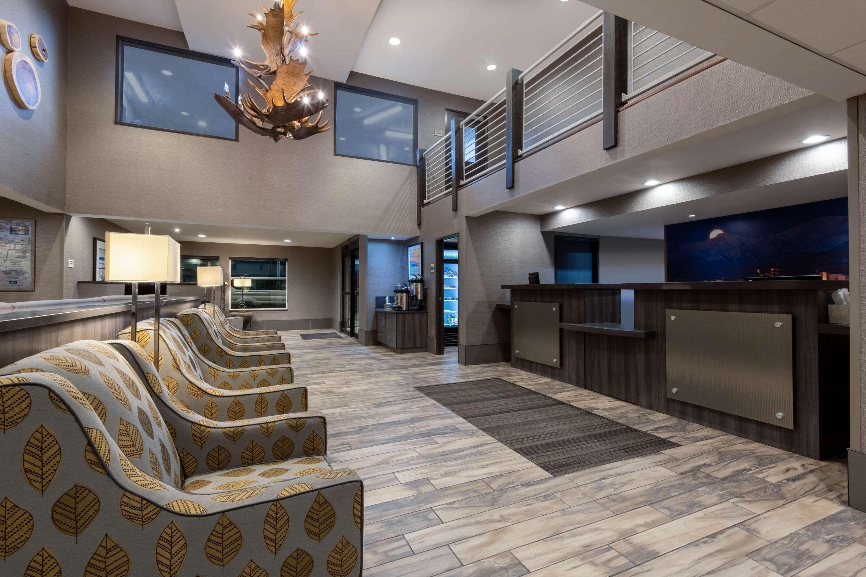La Quinta By Wyndham Anchorage Airport Hotel Bagian luar foto