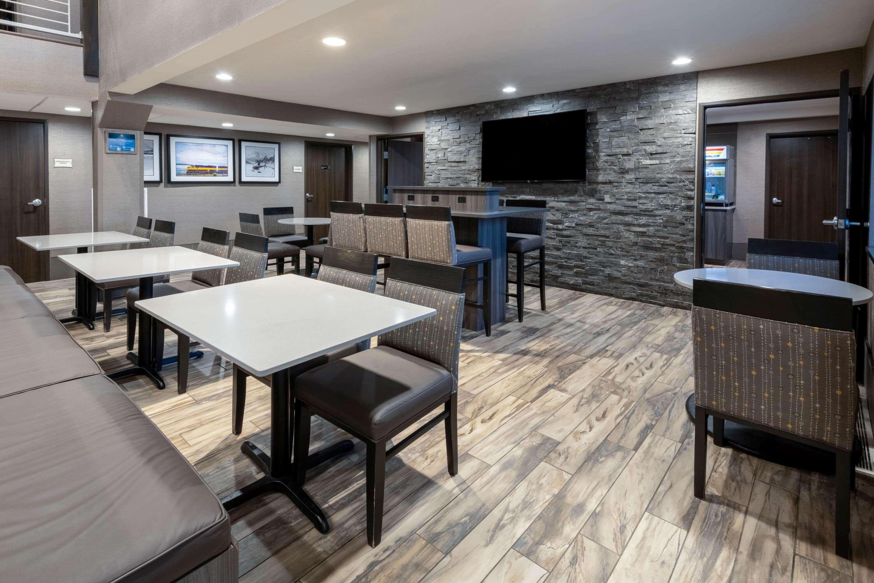 La Quinta By Wyndham Anchorage Airport Hotel Bagian luar foto