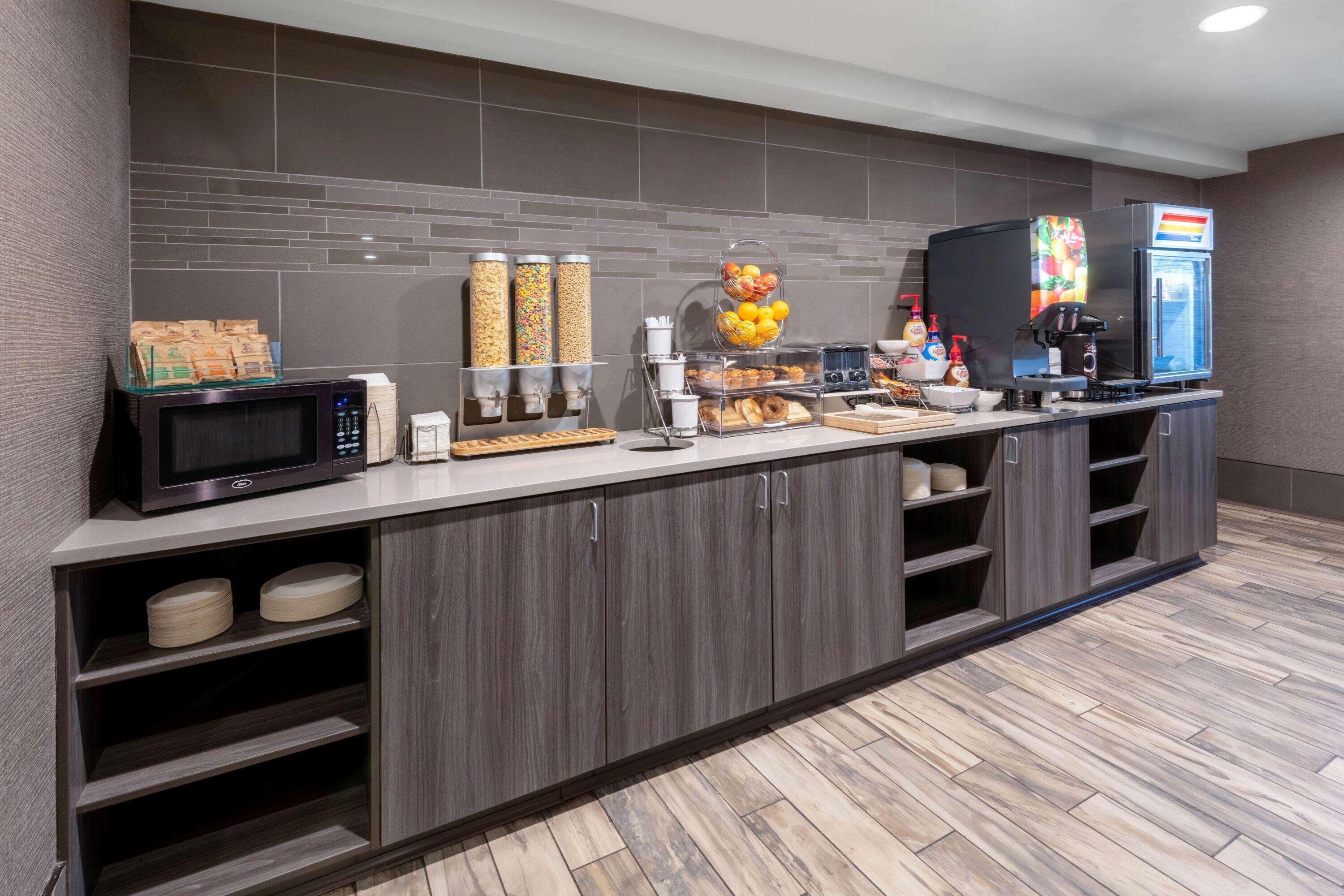 La Quinta By Wyndham Anchorage Airport Hotel Bagian luar foto