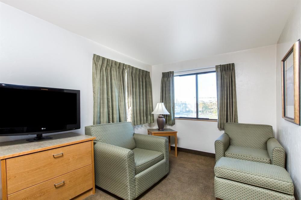 La Quinta By Wyndham Anchorage Airport Hotel Bagian luar foto