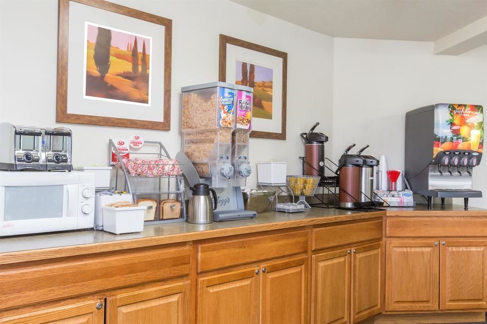 La Quinta By Wyndham Anchorage Airport Hotel Bagian luar foto
