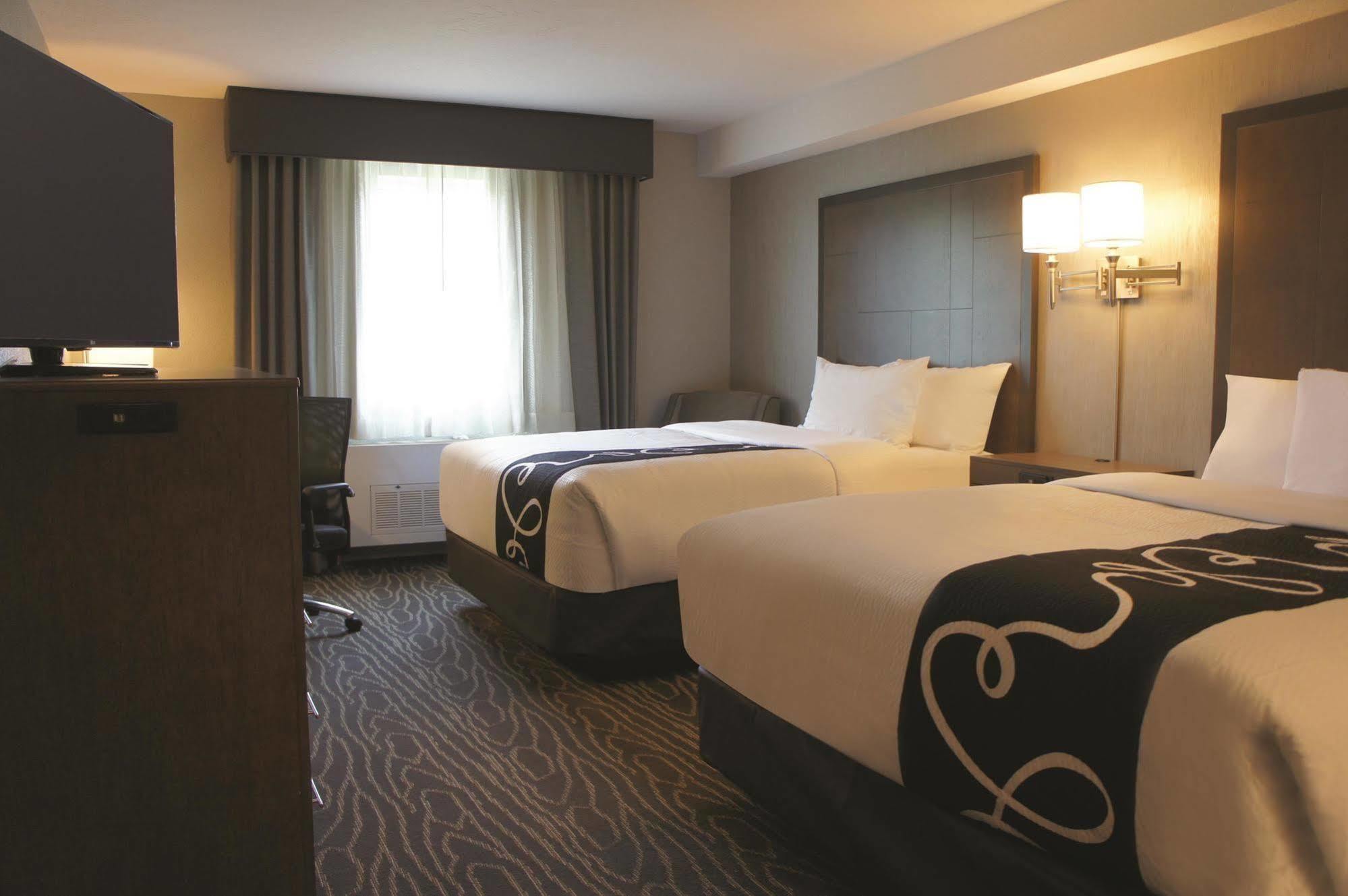 La Quinta By Wyndham Anchorage Airport Hotel Bagian luar foto