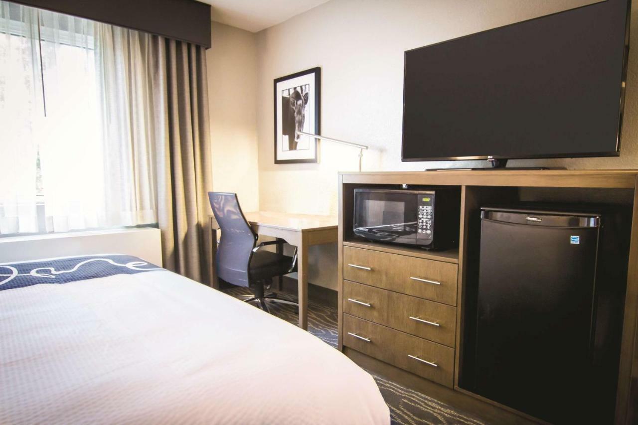 La Quinta By Wyndham Anchorage Airport Hotel Bagian luar foto