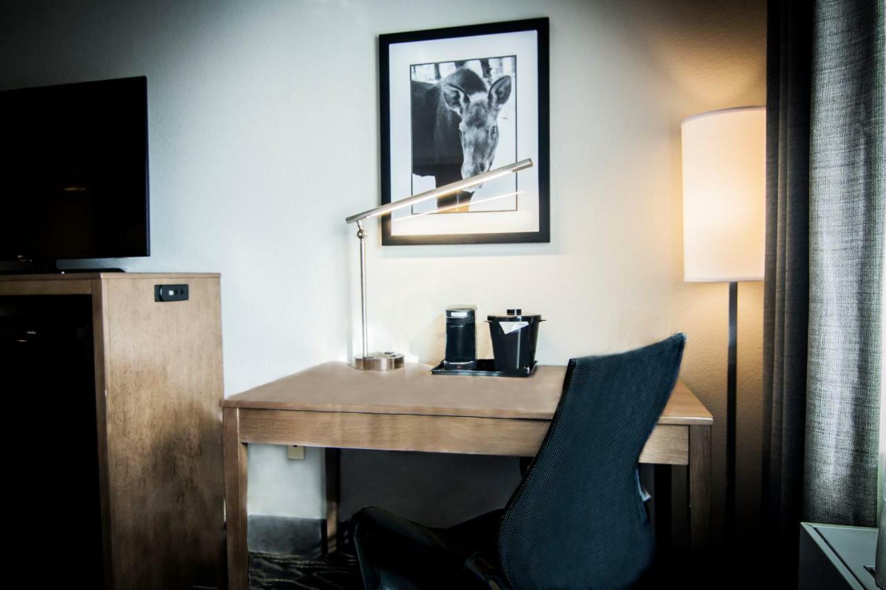La Quinta By Wyndham Anchorage Airport Hotel Bagian luar foto