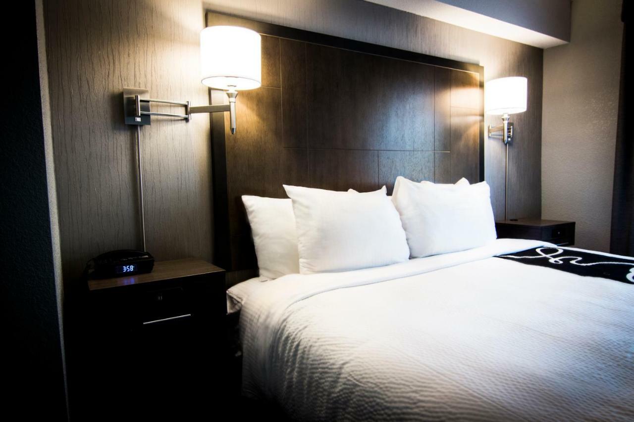 La Quinta By Wyndham Anchorage Airport Hotel Bagian luar foto